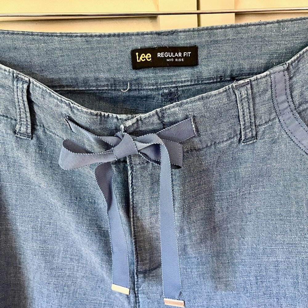 Lee Cargo Style Shorts * Womens Sz 12 * Regular Fit * Mid Rise * 6 Pockets - Picture 2 of 5